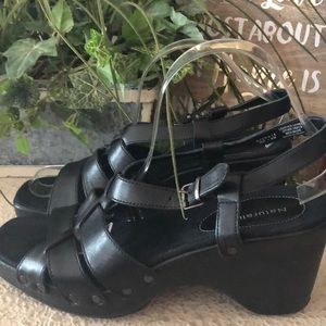 Naturalizer black clog sandals